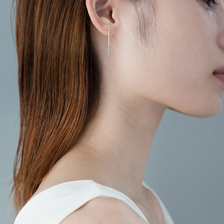 Flow ピアス ショート エメラルド